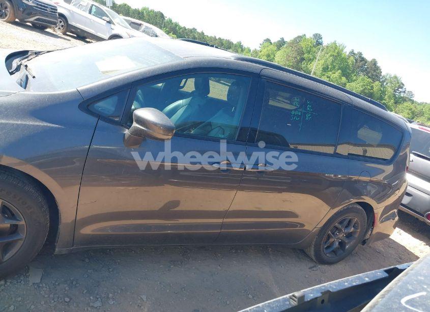 Photo 15 of 2019 Chrysler Pacifica TOURING L (VIN 2C4RC1BG7KR549220)