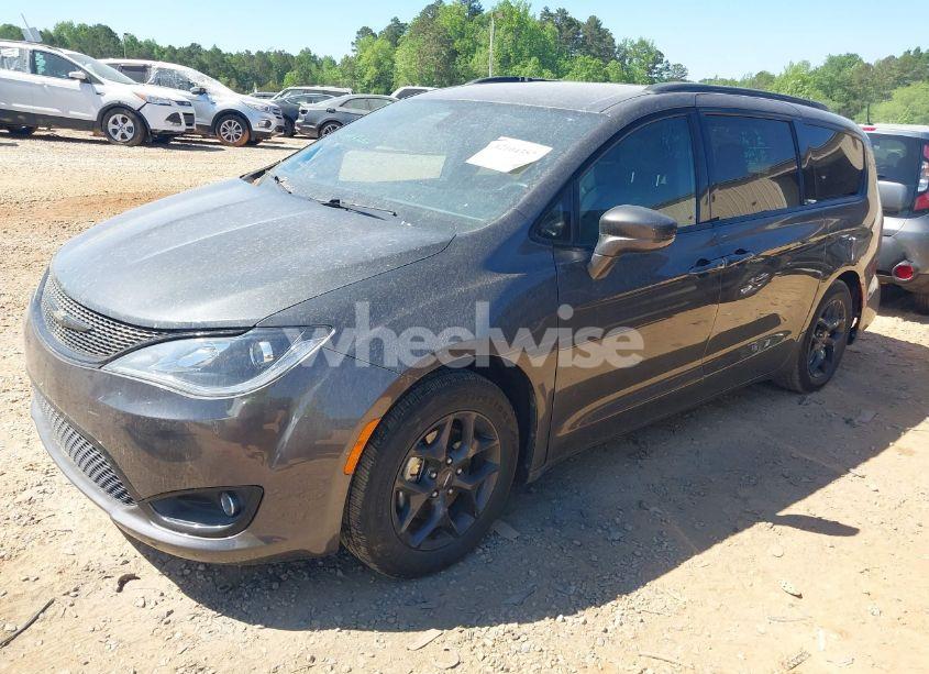 Photo 2 of 2019 Chrysler Pacifica TOURING L (VIN 2C4RC1BG7KR549220)
