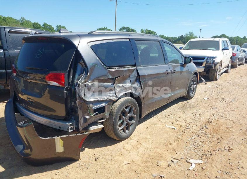 Photo 4 of 2019 Chrysler Pacifica TOURING L (VIN 2C4RC1BG7KR549220)