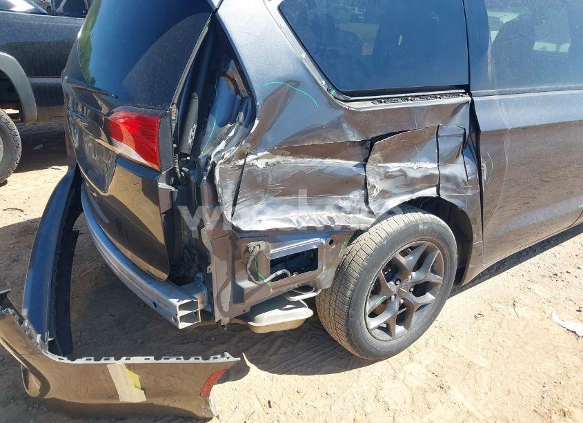 Photo 6 of 2019 Chrysler Pacifica TOURING L (VIN 2C4RC1BG7KR549220)