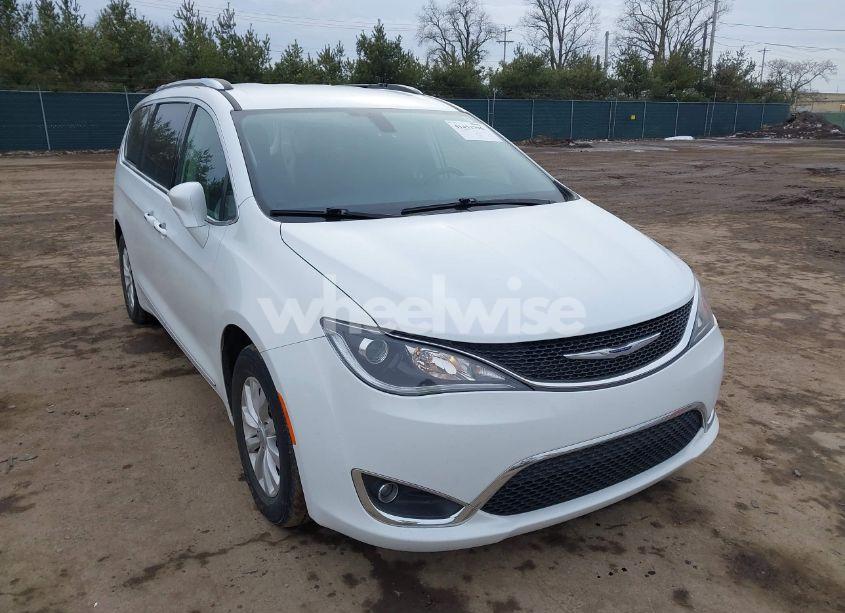 2019 Chrysler Pacifica TOURING L (VIN 2C4RC1BG7KR667431) main photo