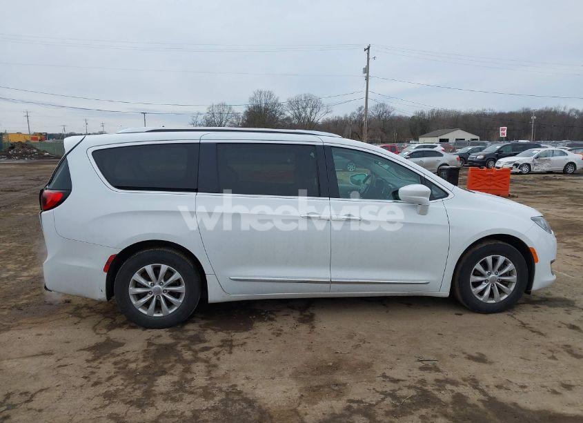 Photo 13 of 2019 Chrysler Pacifica TOURING L (VIN 2C4RC1BG7KR667431)