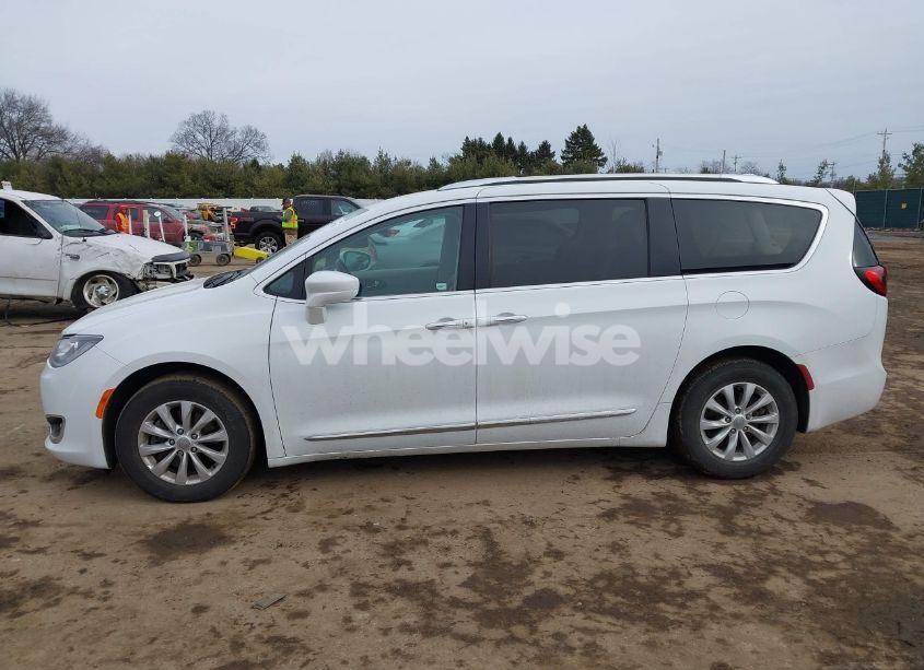 Photo 14 of 2019 Chrysler Pacifica TOURING L (VIN 2C4RC1BG7KR667431)