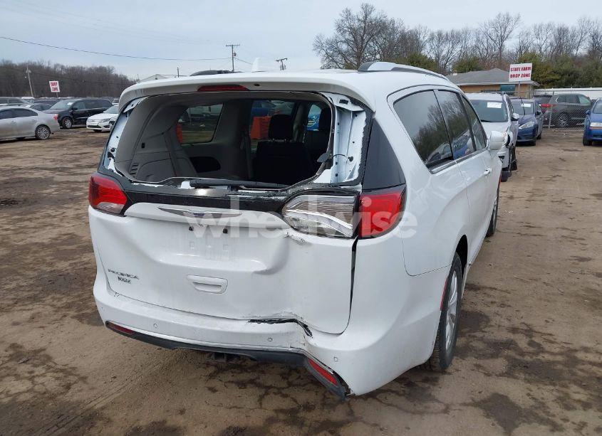 Photo 4 of 2019 Chrysler Pacifica TOURING L (VIN 2C4RC1BG7KR667431)