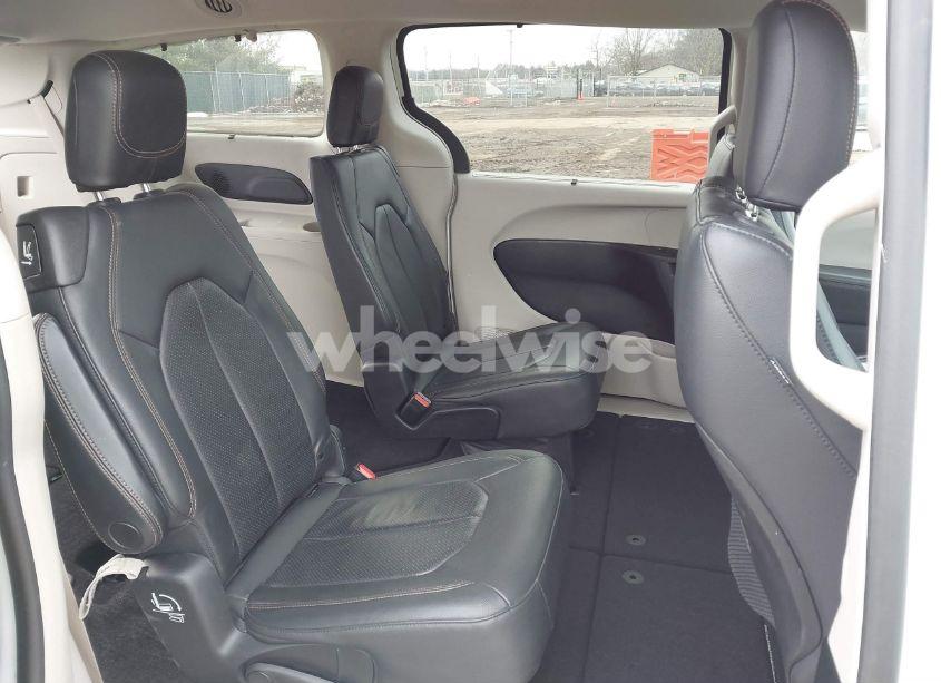 Photo 8 of 2019 Chrysler Pacifica TOURING L (VIN 2C4RC1BG7KR667431)