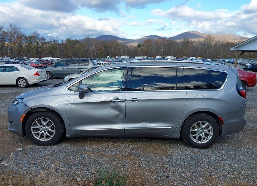 Photo 14 of 2020 Chrysler Pacifica TOURING L (VIN 2C4RC1BG7LR279780)