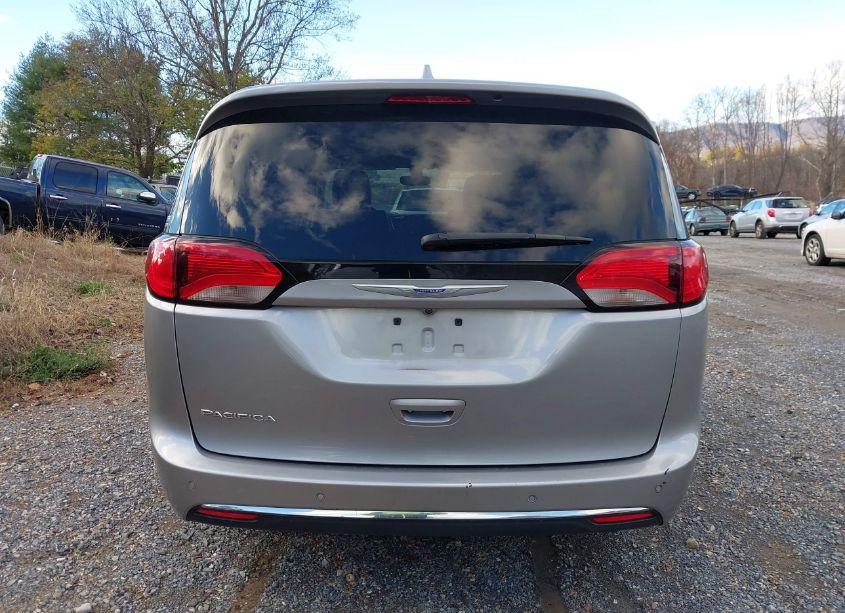 Photo 16 of 2020 Chrysler Pacifica TOURING L (VIN 2C4RC1BG7LR279780)