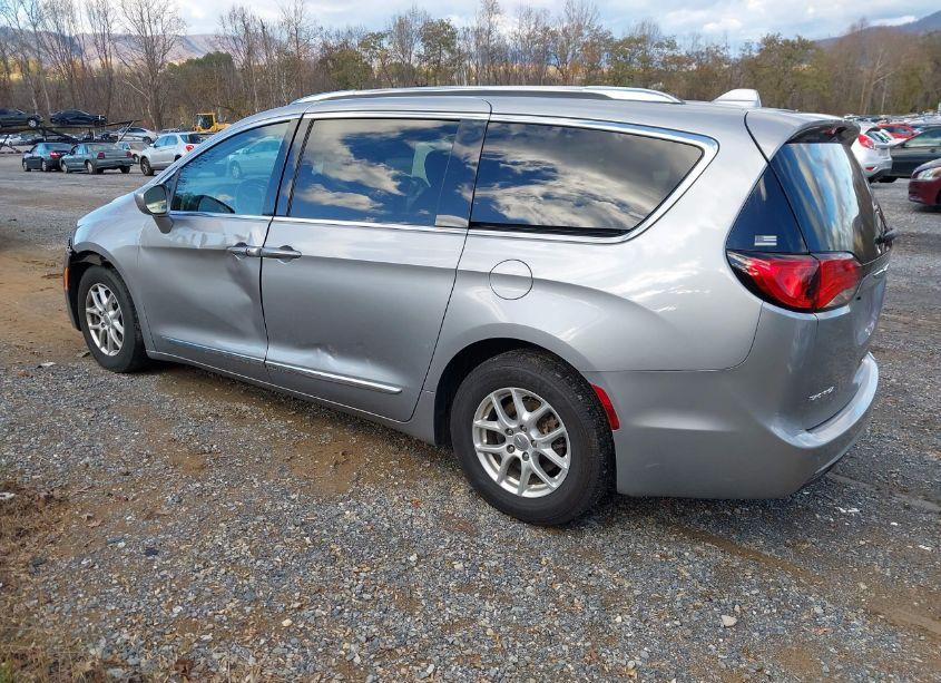 Photo 3 of 2020 Chrysler Pacifica TOURING L (VIN 2C4RC1BG7LR279780)