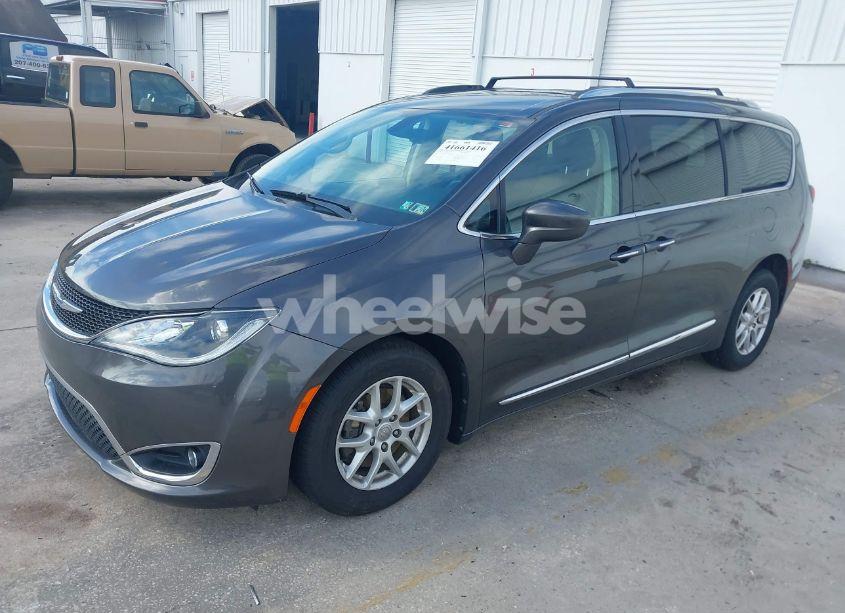 Photo 2 of 2020 Chrysler Pacifica TOURING L (VIN 2C4RC1BG7LR284994)