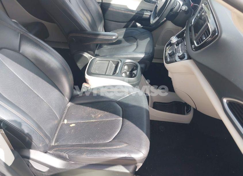 Photo 5 of 2020 Chrysler Pacifica TOURING L (VIN 2C4RC1BG7LR284994)