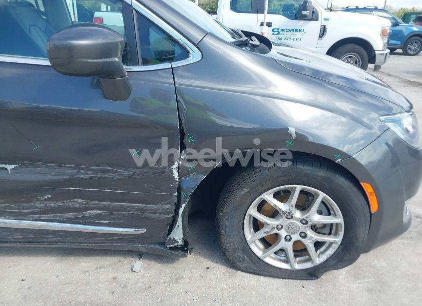 Photo 6 of 2020 Chrysler Pacifica TOURING L (VIN 2C4RC1BG7LR284994)