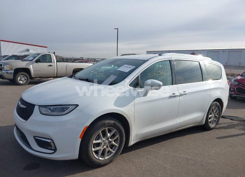 Photo 2 of 2021 Chrysler Pacifica TOURING L (VIN 2C4RC1BG7MR543484)