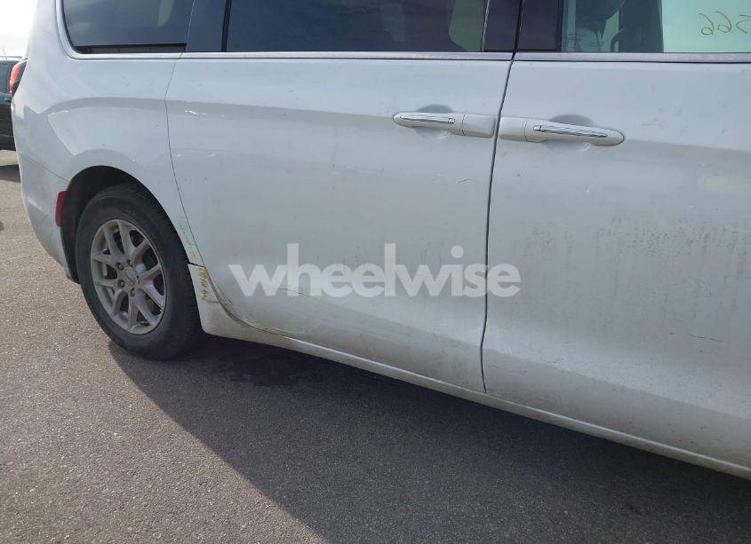 Photo 6 of 2021 Chrysler Pacifica TOURING L (VIN 2C4RC1BG7MR543484)