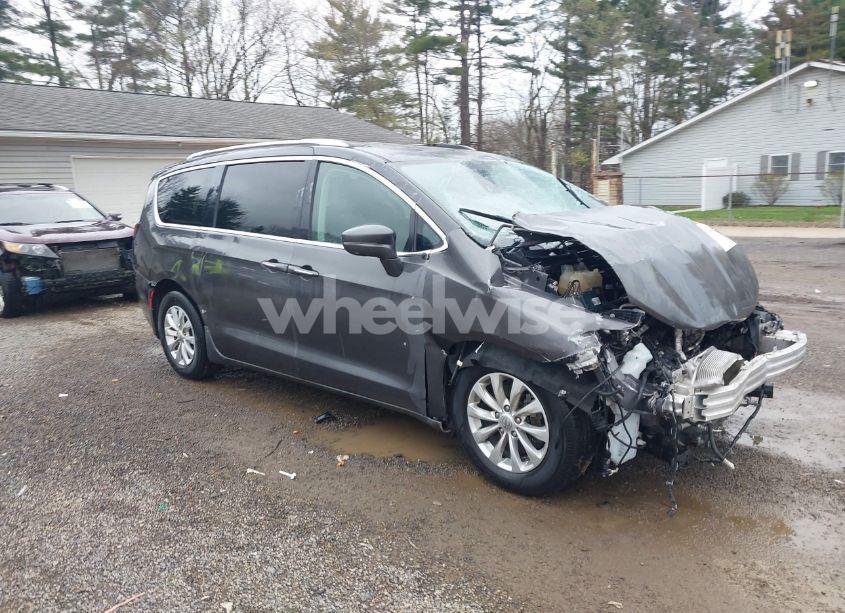 2021 Chrysler Pacifica TOURING L (VIN 2C4RC1BG7MR584956) main photo