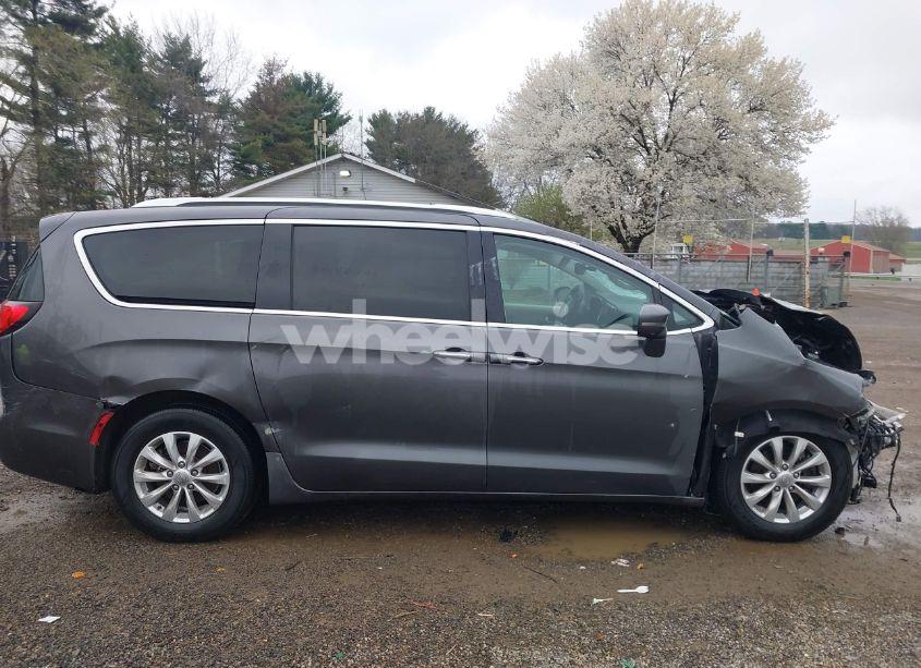 Photo 14 of 2021 Chrysler Pacifica TOURING L (VIN 2C4RC1BG7MR584956)
