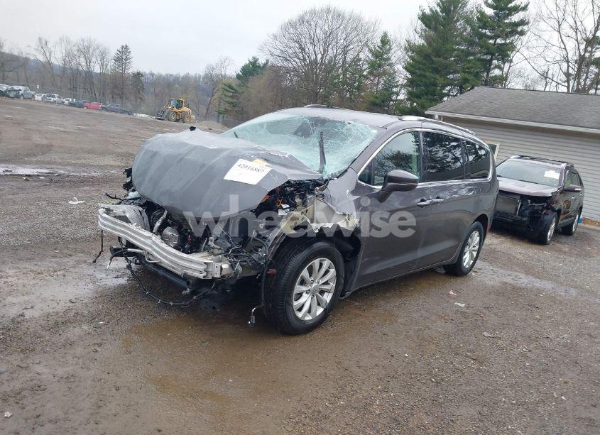 Photo 2 of 2021 Chrysler Pacifica TOURING L (VIN 2C4RC1BG7MR584956)