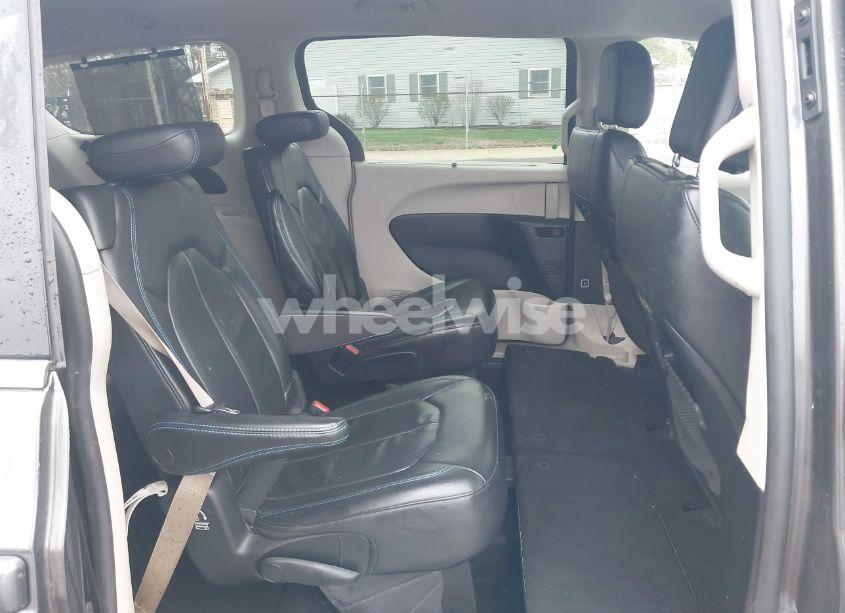 Photo 8 of 2021 Chrysler Pacifica TOURING L (VIN 2C4RC1BG7MR584956)