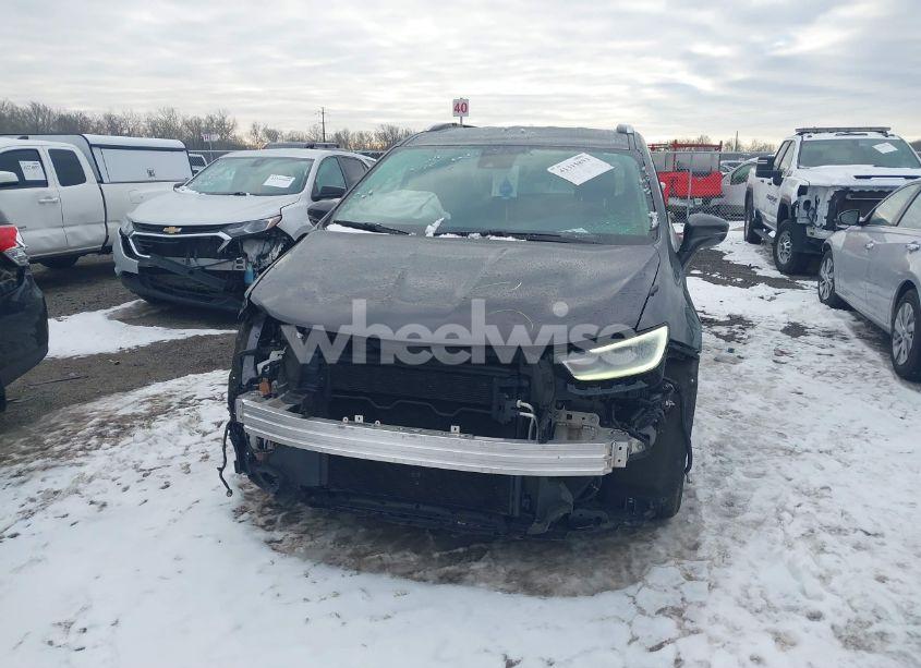 Photo 12 of 2021 Chrysler Pacifica TOURING L (VIN 2C4RC1BG7MR587422)