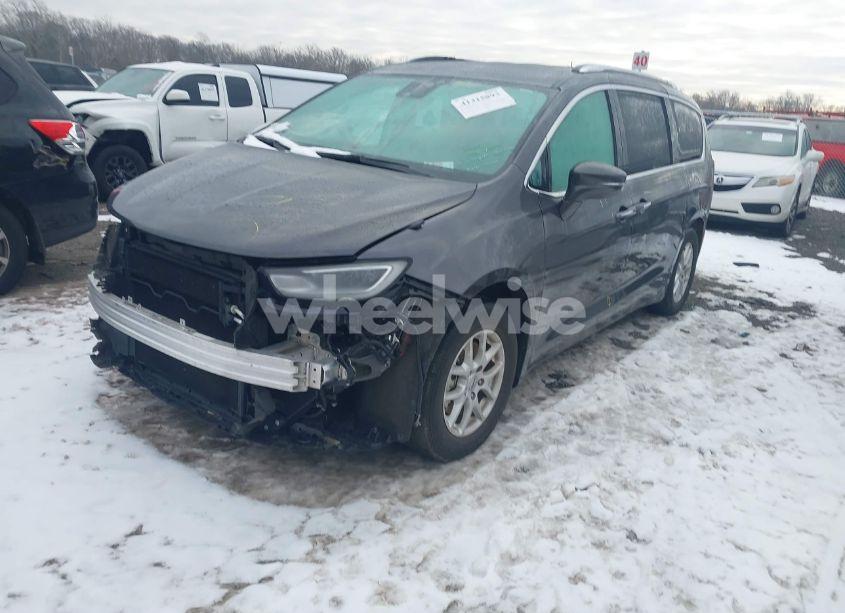 Photo 2 of 2021 Chrysler Pacifica TOURING L (VIN 2C4RC1BG7MR587422)