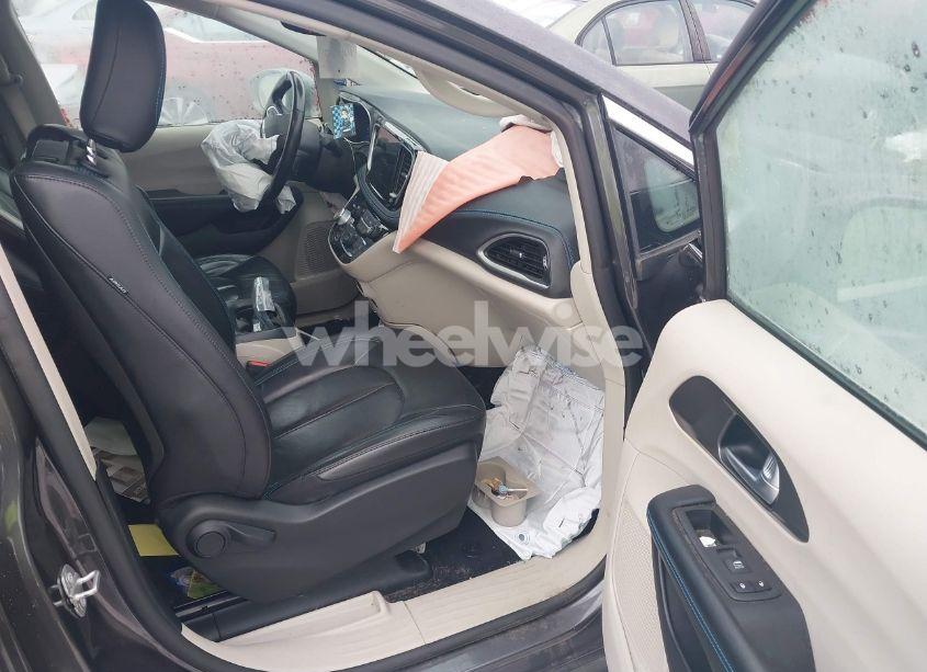 Photo 5 of 2021 Chrysler Pacifica TOURING L (VIN 2C4RC1BG7MR587422)