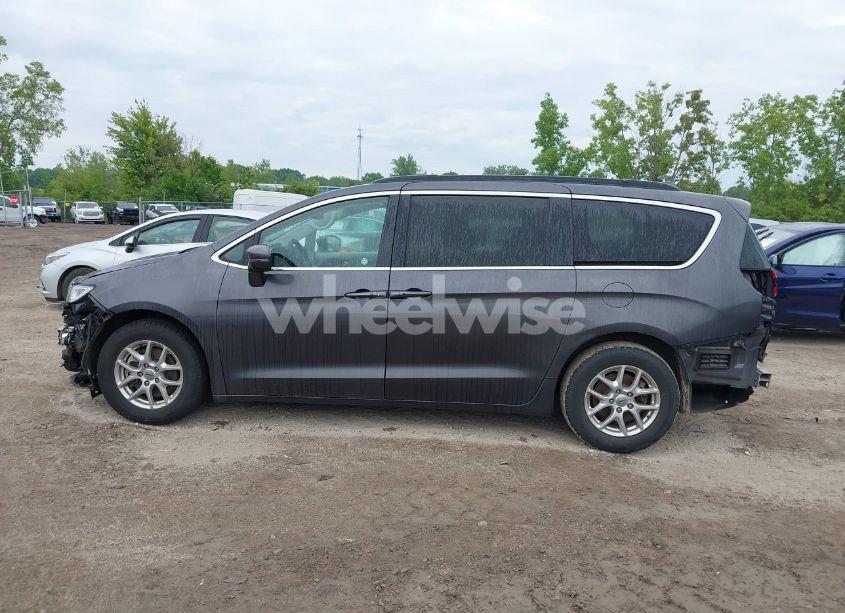 Photo 15 of 2022 Chrysler Pacifica TOURING L (VIN 2C4RC1BG7NR114024)