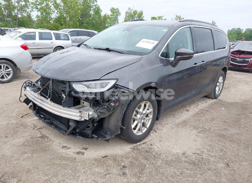 Photo 2 of 2022 Chrysler Pacifica TOURING L (VIN 2C4RC1BG7NR114024)