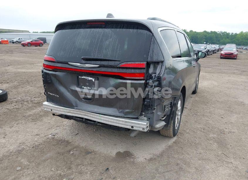 Photo 4 of 2022 Chrysler Pacifica TOURING L (VIN 2C4RC1BG7NR114024)
