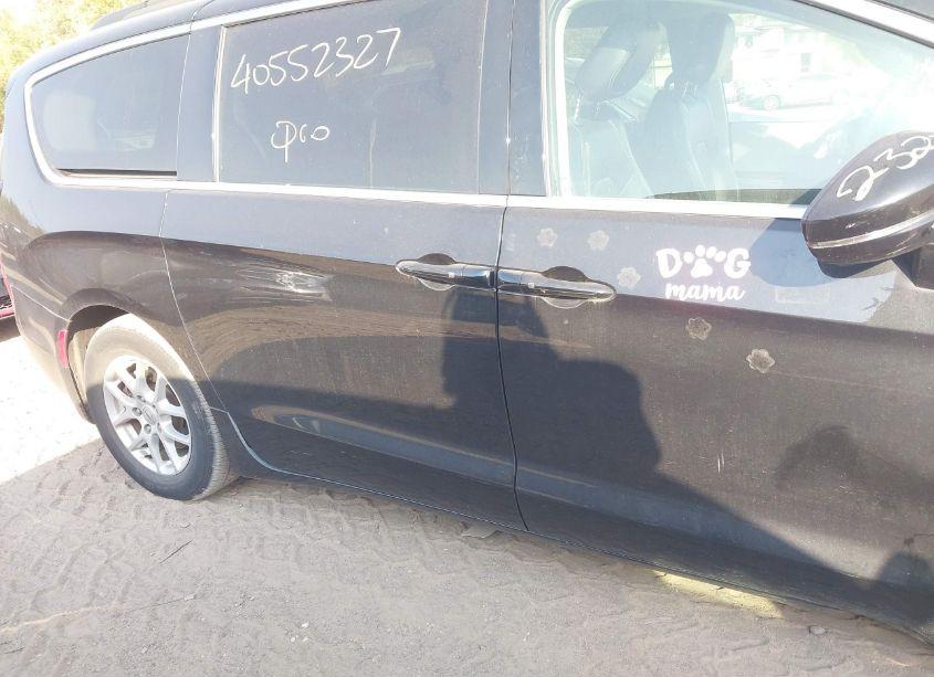 Photo 13 of 2022 Chrysler Pacifica TOURING L (VIN 2C4RC1BG7NR117702)