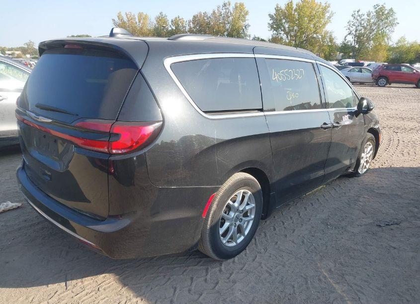 Photo 4 of 2022 Chrysler Pacifica TOURING L (VIN 2C4RC1BG7NR117702)