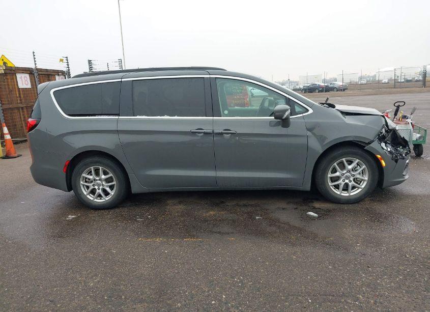 Photo 13 of 2022 Chrysler Pacifica TOURING L (VIN 2C4RC1BG7NR138629)