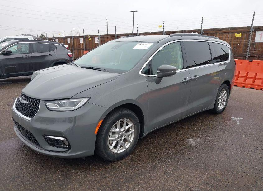 Photo 2 of 2022 Chrysler Pacifica TOURING L (VIN 2C4RC1BG7NR138629)
