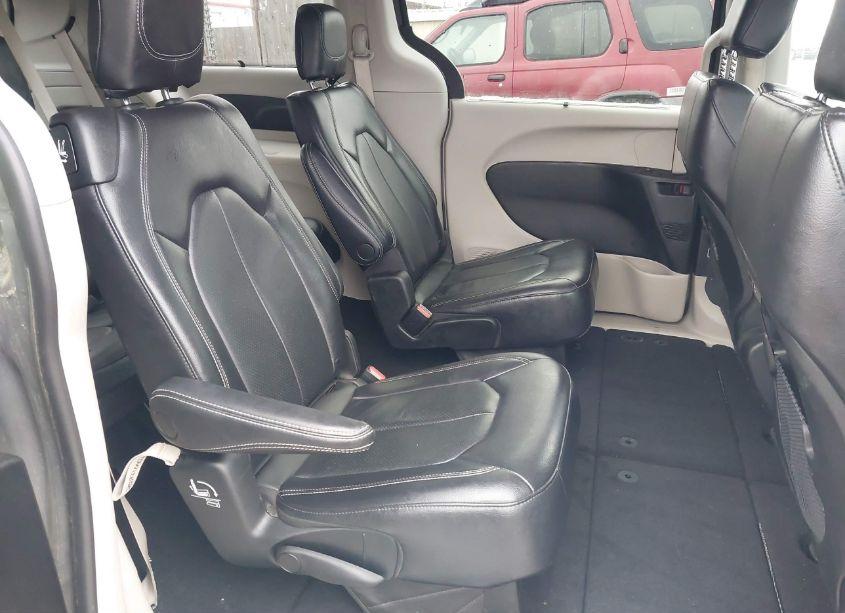 Photo 8 of 2022 Chrysler Pacifica TOURING L (VIN 2C4RC1BG7NR138629)