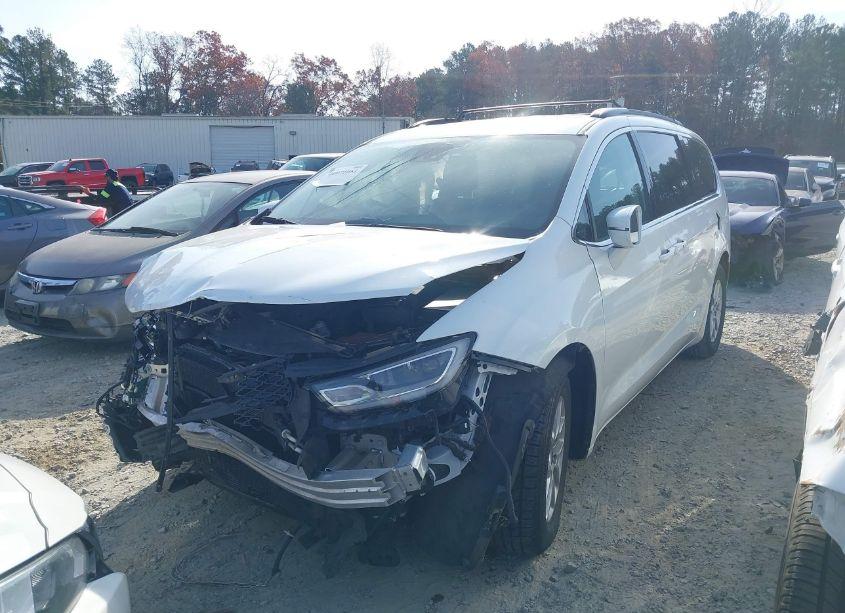 Photo 2 of 2022 Chrysler Pacifica TOURING L (VIN 2C4RC1BG7NR160789)
