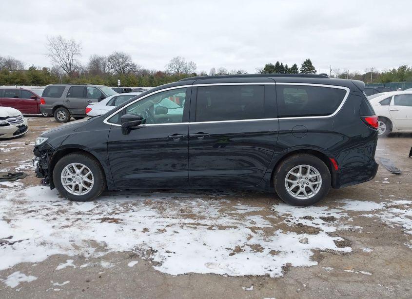 Photo 15 of 2022 Chrysler Pacifica TOURING L (VIN 2C4RC1BG7NR177172)