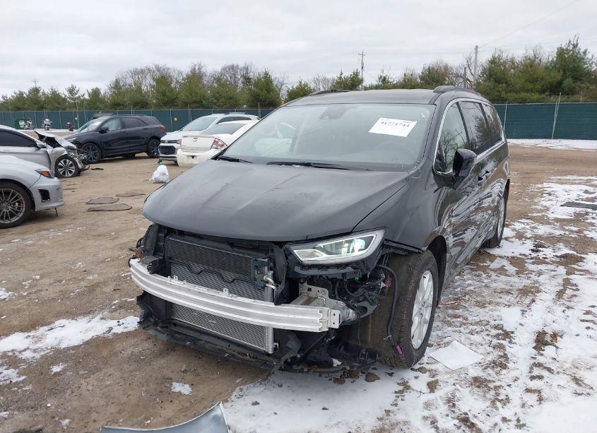 Photo 2 of 2022 Chrysler Pacifica TOURING L (VIN 2C4RC1BG7NR177172)