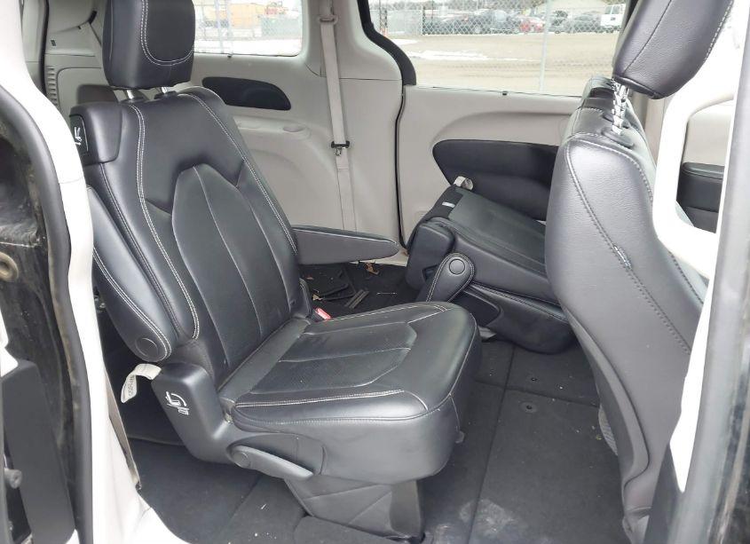 Photo 8 of 2022 Chrysler Pacifica TOURING L (VIN 2C4RC1BG7NR177172)