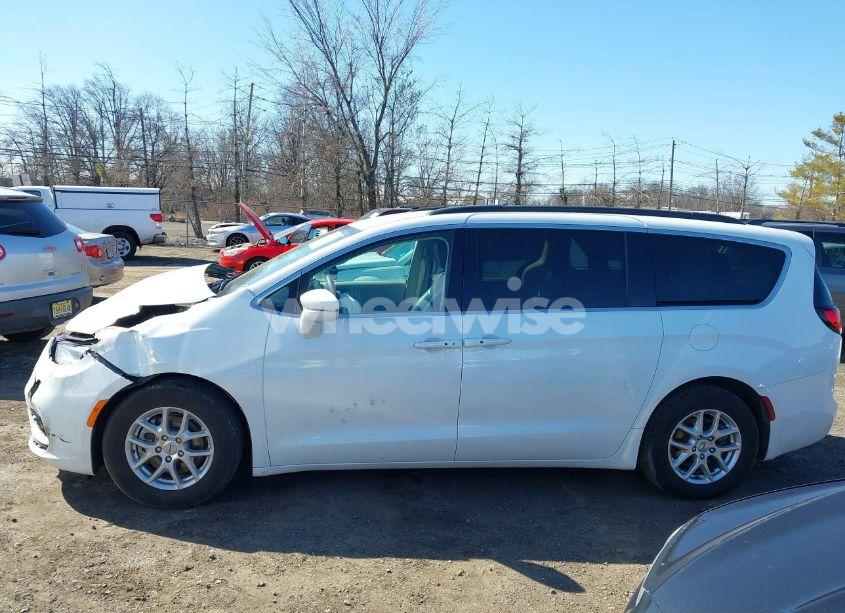 Photo 14 of 2022 Chrysler Pacifica TOURING L (VIN 2C4RC1BG7NR178063)