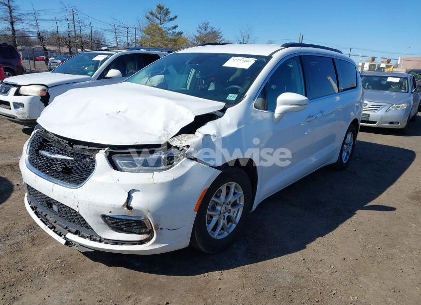 Photo 2 of 2022 Chrysler Pacifica TOURING L (VIN 2C4RC1BG7NR178063)