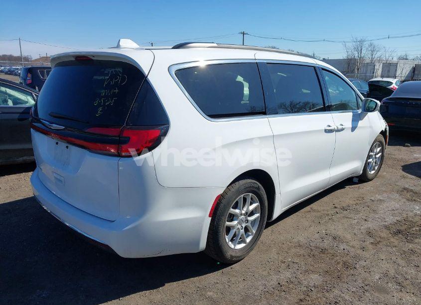 Photo 4 of 2022 Chrysler Pacifica TOURING L (VIN 2C4RC1BG7NR178063)