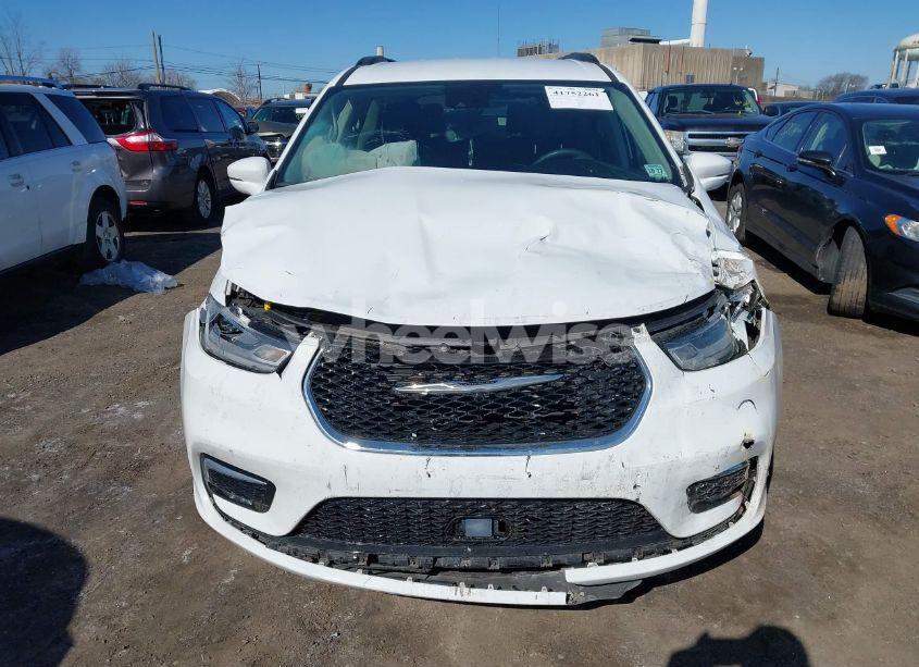 Photo 6 of 2022 Chrysler Pacifica TOURING L (VIN 2C4RC1BG7NR178063)