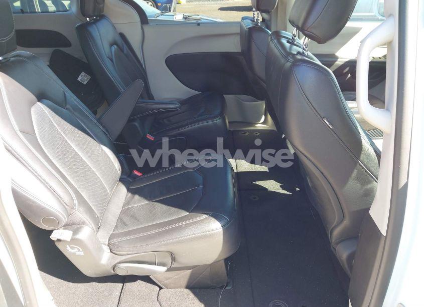 Photo 8 of 2022 Chrysler Pacifica TOURING L (VIN 2C4RC1BG7NR178063)