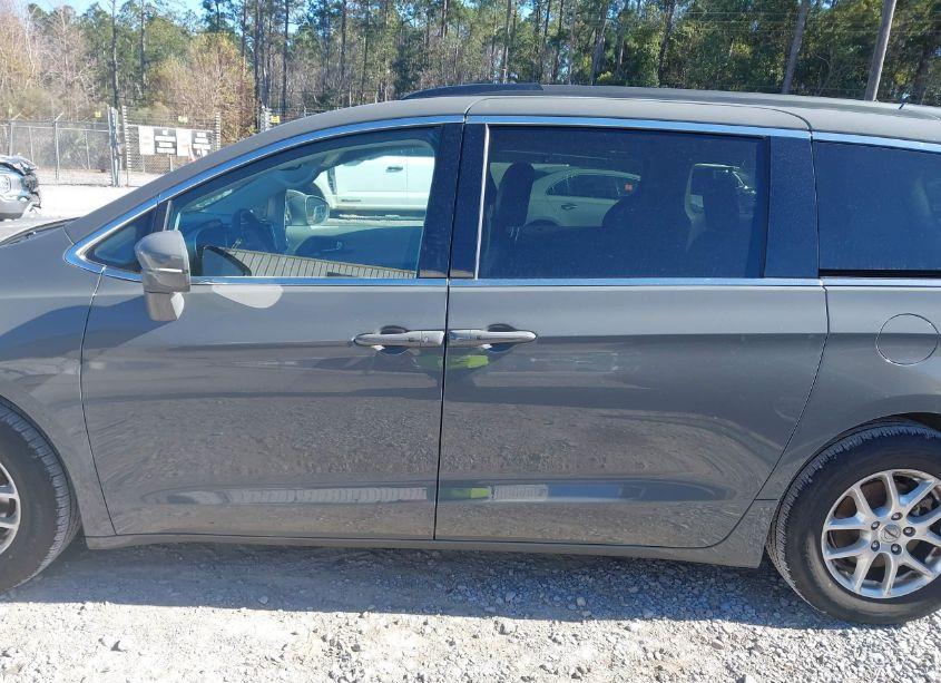 Photo 14 of 2022 Chrysler Pacifica TOURING L (VIN 2C4RC1BG7NR188897)