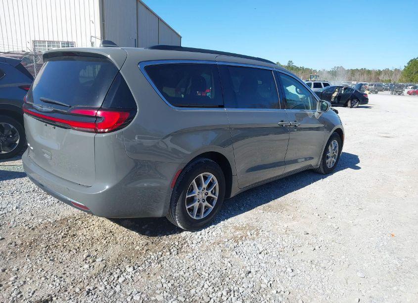 Photo 4 of 2022 Chrysler Pacifica TOURING L (VIN 2C4RC1BG7NR188897)