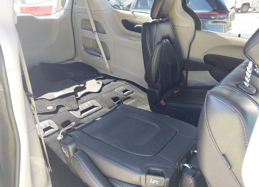 Photo 8 of 2022 Chrysler Pacifica TOURING L (VIN 2C4RC1BG7NR188897)