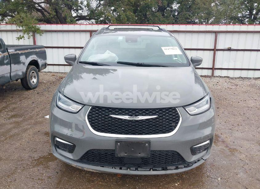 Photo 12 of 2022 Chrysler Pacifica TOURING L (VIN 2C4RC1BG7NR191430)