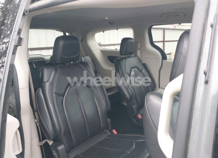 Photo 8 of 2022 Chrysler Pacifica TOURING L (VIN 2C4RC1BG7NR191430)