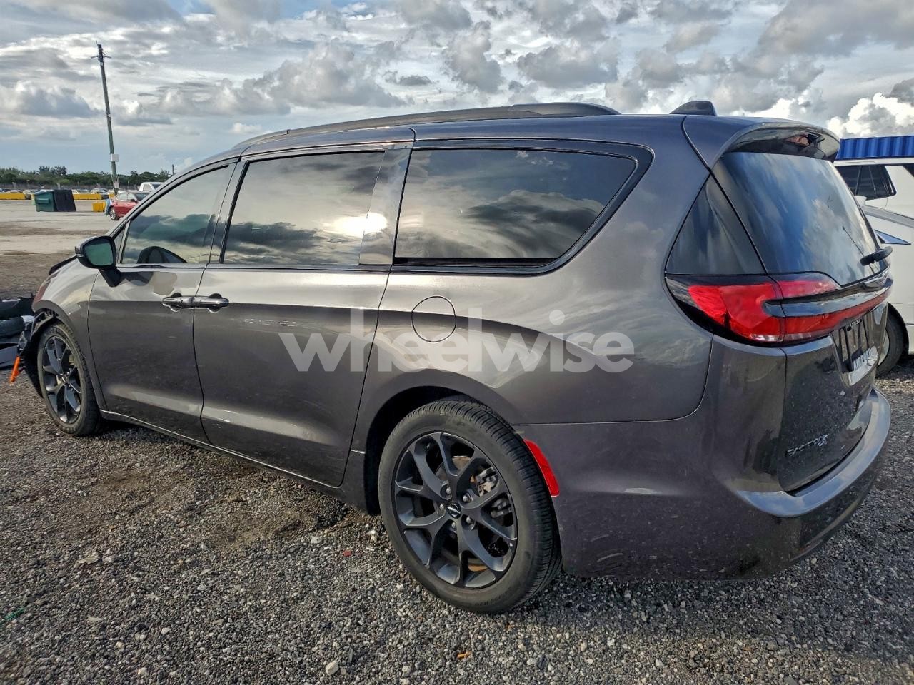 Photo 2 of 2023 CHRYSLER PACIFICA TOURING L (VIN 2C4RC1BG7PR516709)