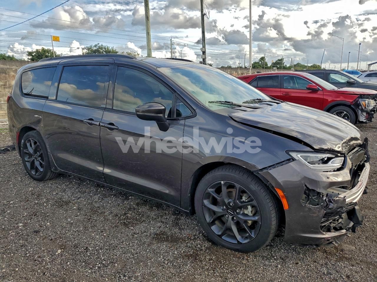 Photo 4 of 2023 CHRYSLER PACIFICA TOURING L (VIN 2C4RC1BG7PR516709)