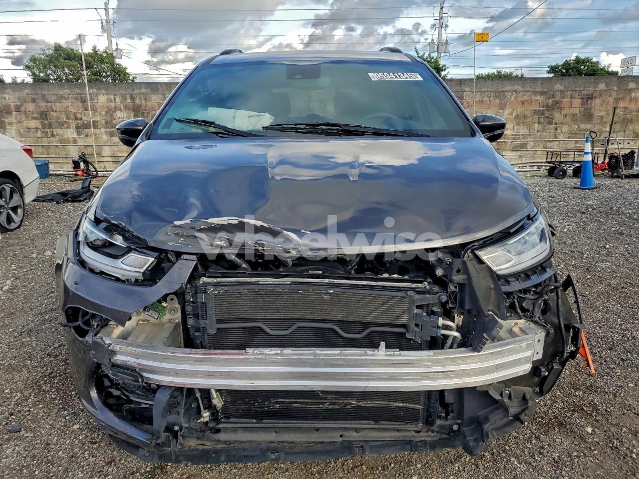Photo 5 of 2023 CHRYSLER PACIFICA TOURING L (VIN 2C4RC1BG7PR516709)