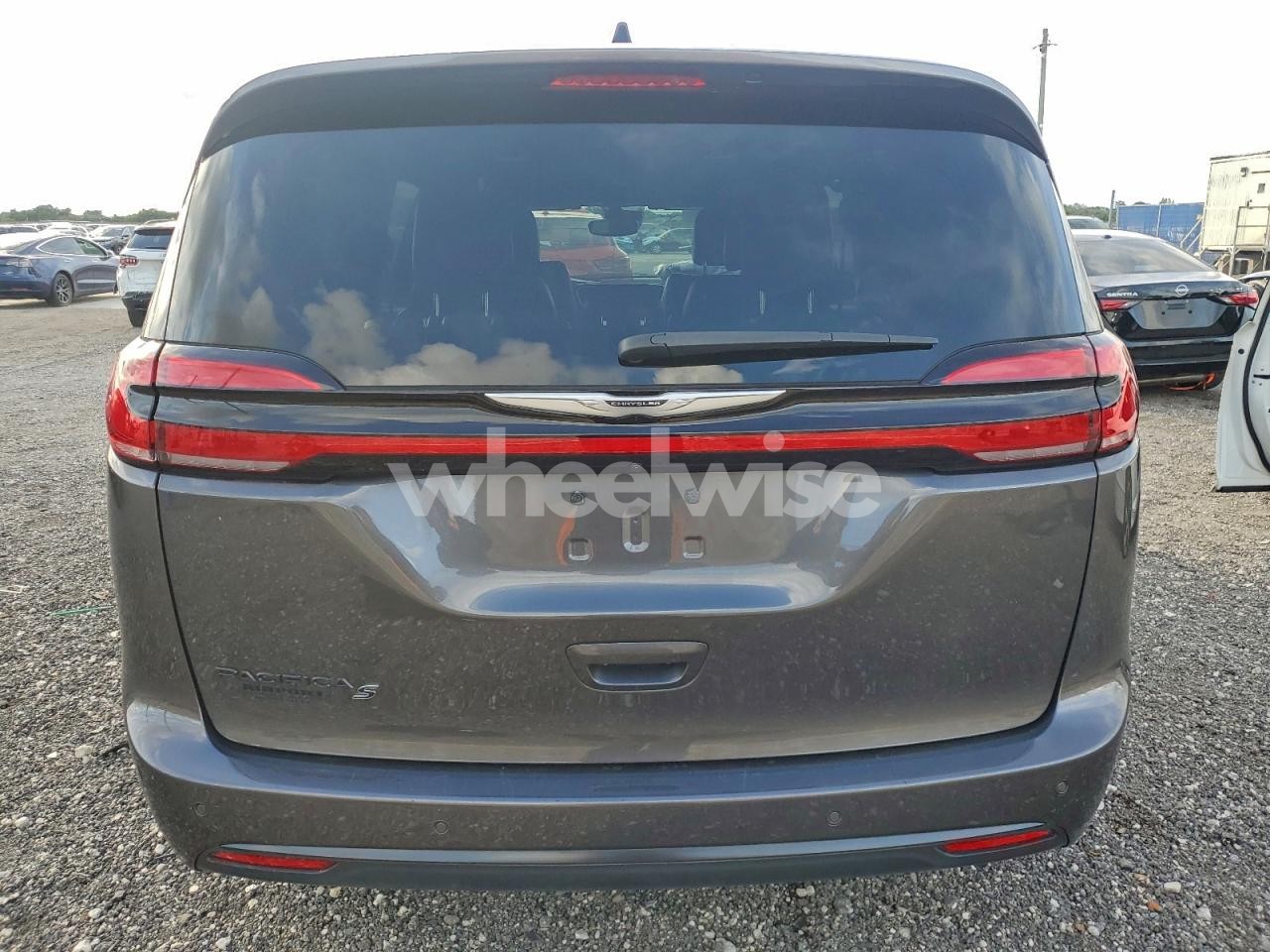 Photo 6 of 2023 CHRYSLER PACIFICA TOURING L (VIN 2C4RC1BG7PR516709)